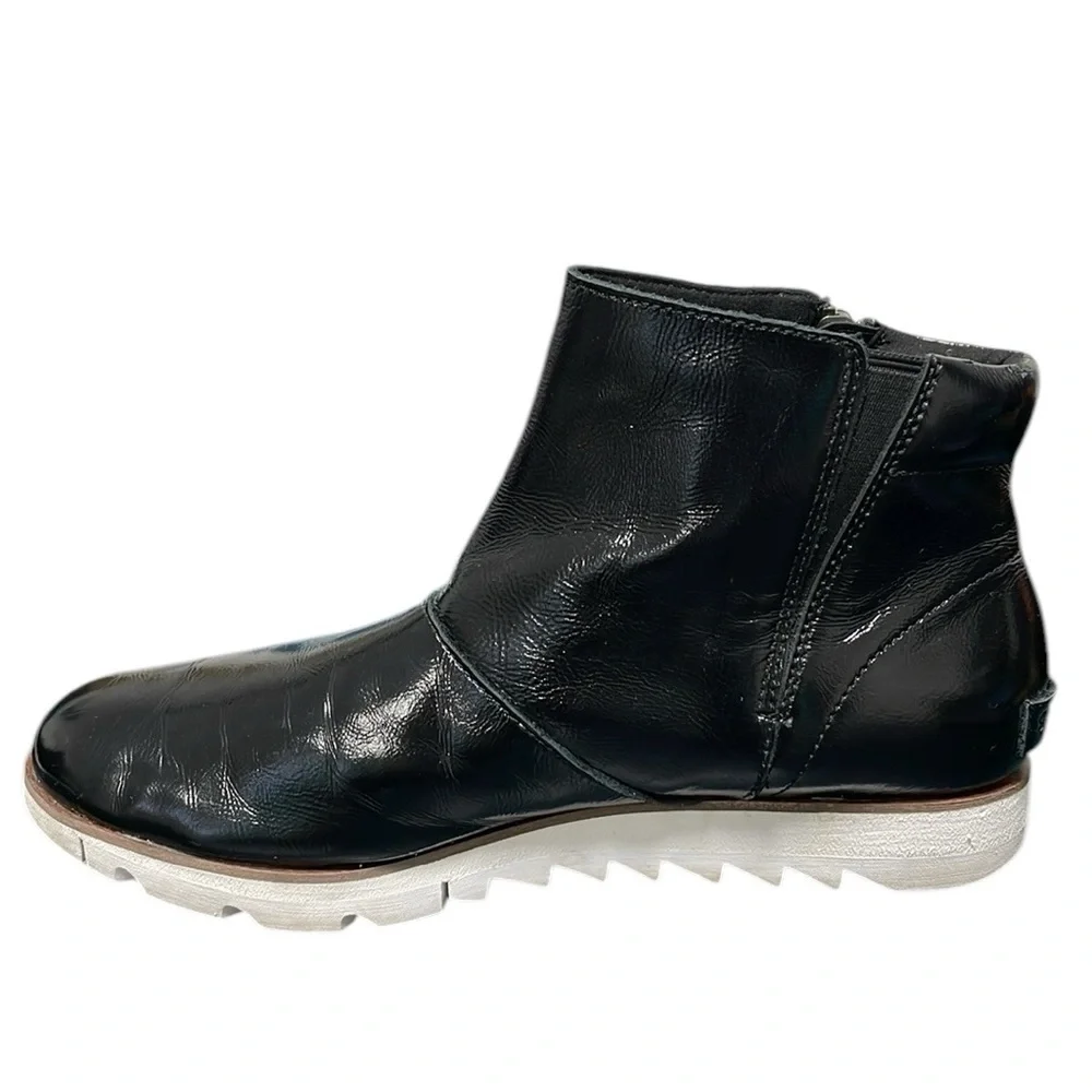SOREL Booties Black Patent Leather Ankle Boots Harlow Size 10